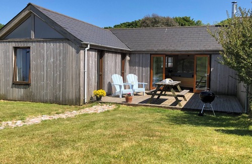 Penryn House | Contemporary converted barn, rural location very close to the coast and Falmouth