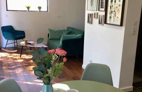 Lancome Apartment | Contemporary Cottage in Nature