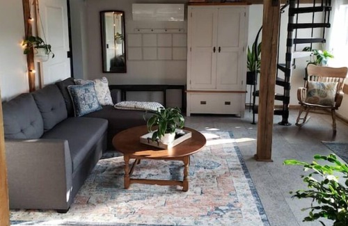 Suffield House | Contemporary Cottage, Views, 15mins BDL Int. Wi-fi