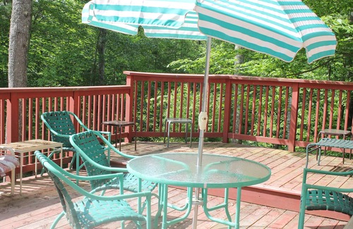 Pittsfield Cabin | Contemporary Family Lodge, 1/2 mile to Lake!