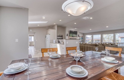 Nelscott House | Contemporary home with luxurious, granite-topped kitchen and amazing ocean views