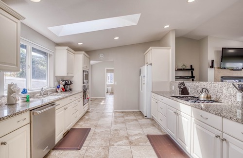 Nelscott House | Contemporary home with luxurious, granite-topped kitchen and amazing ocean views