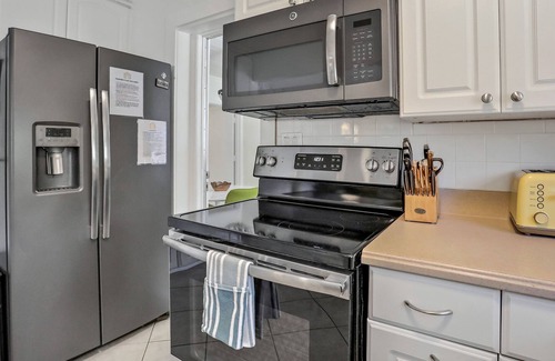 Bay Isle House | Contemporary Home with Private Pool & Hot Tub, Central AC, and Washer/Dryer