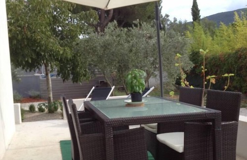 Maubec House | Contemporary house with swimming pool not overlooked in Luberon