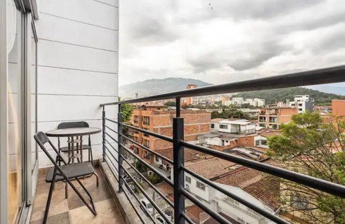 Suramericana Apartment | Contemporary Loft, One room, Central, near the Metro.