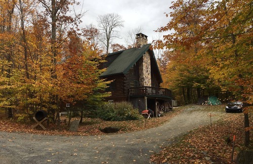 West Dover House | Contemporary Log Home