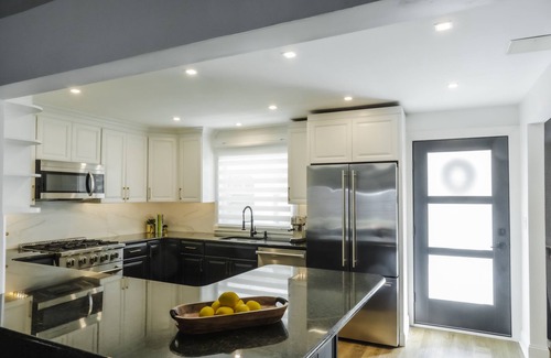 Rochelle Park House | Contemporary stylish open space concept vacation home-away from home !