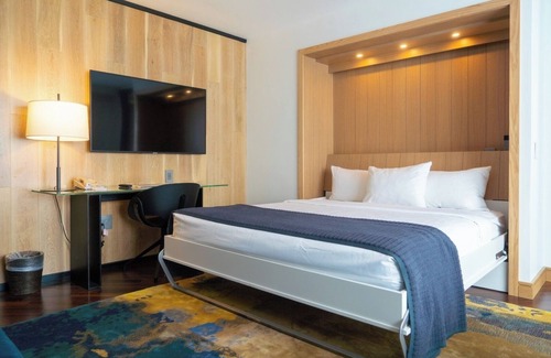 Logan Square Hotel | Contemporary Suite with Kitchen and City Views | Swimming Pool | Pet-Friendly