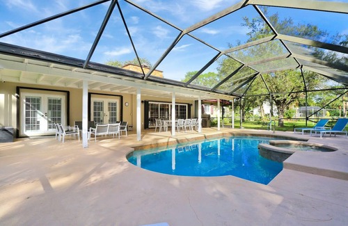 Palm Beach Country Estates House | Contemporary Farm House