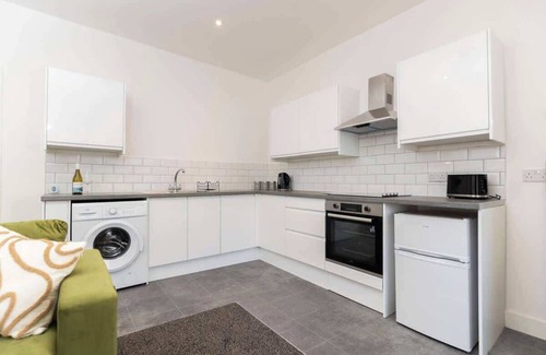 Redcar Apartment | Contractor Base | 8 Beds | 2 Bath | Fast WiFi