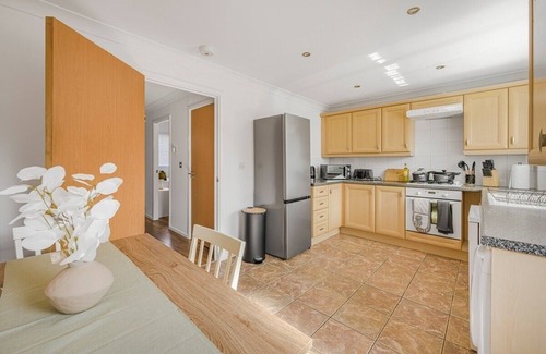 Ipswich House | Contractor 3 Bed Home | Sleeps 9