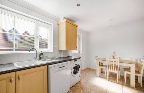 Ipswich House | Contractor 3 Bed Home | Sleeps 9