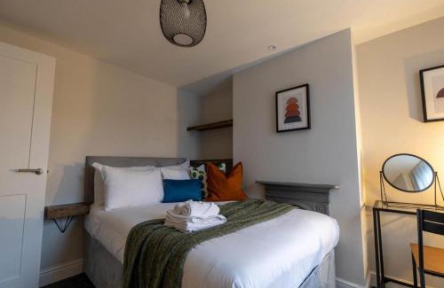 Riverside Apartment | Contractor 3Bed Home in Central Cardiff Ideal for Long Stays Free On Street Parking