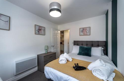 Neath Apartment | Contractor Room - Kitchen - Central Spot