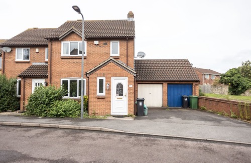 Bradley Stoke Apartment | Contractor’s Haven in Patchway