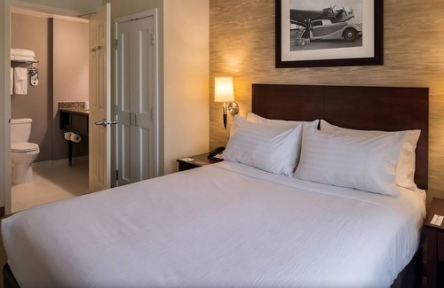 O'Hare Hotel | Convenience & Comfort! w/Airport Shuttle Service, Pet-friendly Property!