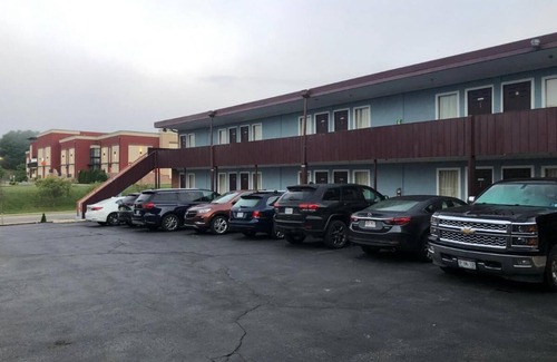 Grissom - Highland Hotel | Convenience meets Comfort: Budget Stay near Universities and Attractions