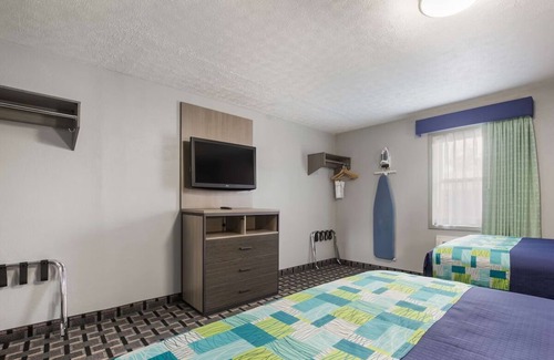 Salem Hotel | Convenient 2-Suite Stay w/Free Wi-Fi, Sofa Beds & Near Spring Mill State Park!