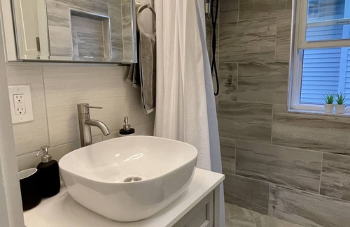 East Somerville Apartment | ★Convenient 3BR apt.|modern w/a splash of Glam! ★