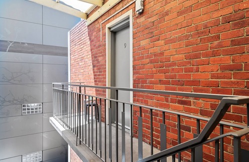 Carlton South Apartment | Convenient Apartment in heart of Carlton