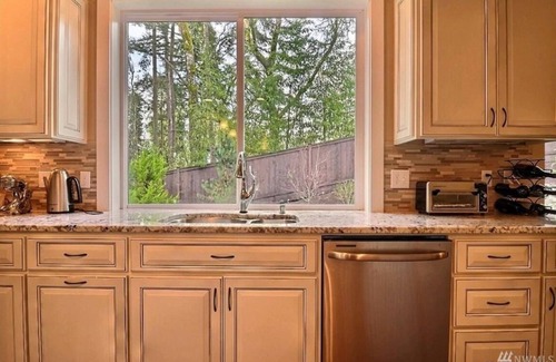 Lakewood House | Convenient & Comfortable Room — University Place, WA