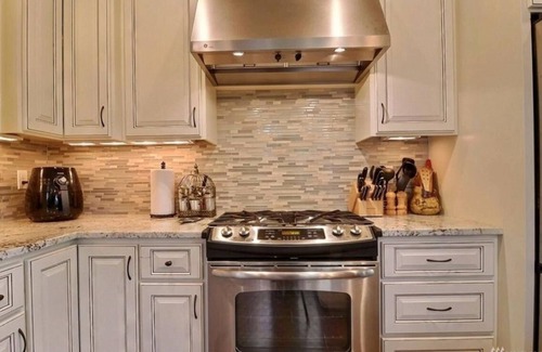 Lakewood House | Convenient & Comfortable Room — University Place, WA