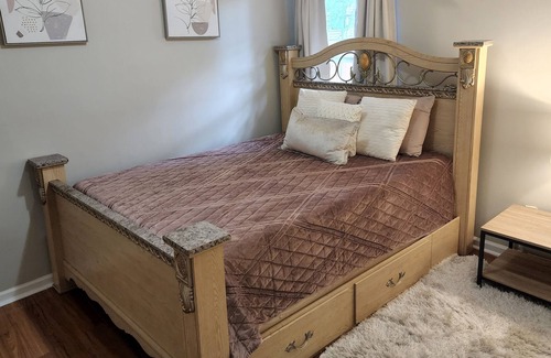Riverdale House | Convenient, Cozy Private Room w/Private Bath