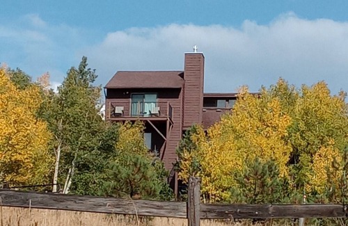 Divide House | Convenient Locale in the Heart of Divide w/Magnificent Views, multi decks, BBQ