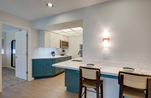 San Jose Hotel | Convenient Location! Close to Norman Y. Mineta Airport, with Outdoor Pool!