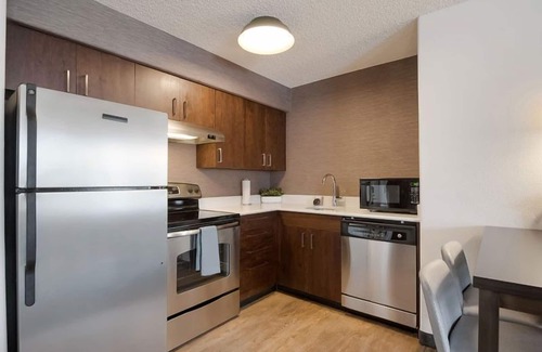 Reno/Tahoe Airport Resort | Convenient Location! Unit with Fully-equipped Kitchen and FREE Breakfast!