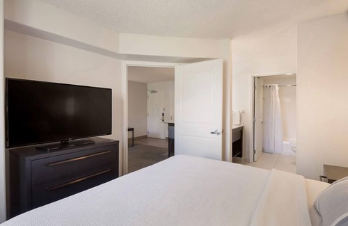 Reno/Tahoe Airport Resort | Convenient Location! Unit with Fully-equipped Kitchen and FREE Breakfast!