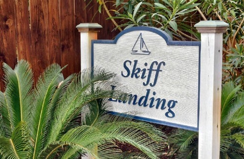 Saint Simons Heights Condo | Convenient location with tasteful decorated condo with many amenities