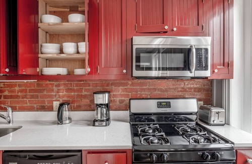 Logan Circle Apartment | Convenient Logan Circle 1BR close to 14th St. by Blueground