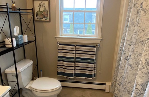 West of Town House | Convenient Mid Island House Nantucket-5 Bedrooms