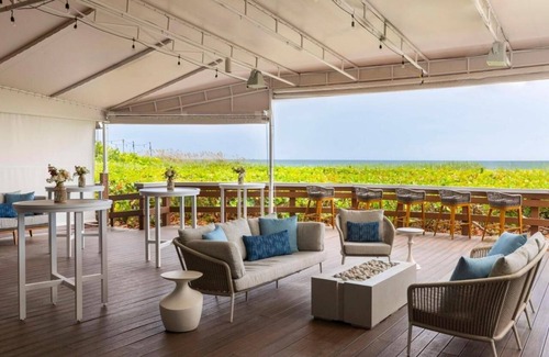 Singer Island Hotel | Convenient Stay Close to Palm Beach! Beachfront Resort with Outdoor Pool
