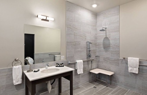 Winters House | Convenient Stay in Winters! 2 Pet-friendly Units, Free Parking, Prime Location!