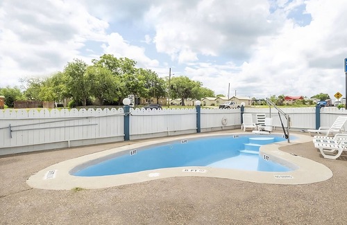 Three Rivers House | Convenient Stay, Superb Location! 3 Convenient Units, Free Parking!