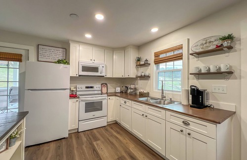 Lenoir City Cottage | Convenient to Knoxville/Oak Ridge/Farragut! - The Cottage at Williams Ferry Farm