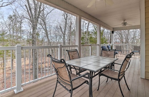 Branson Villa | Conveniently Located Branson Getaway w/ Pool!