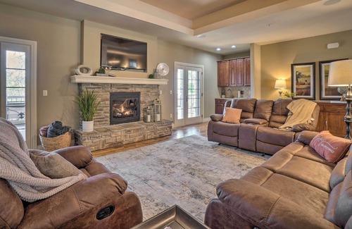 Branson Villa | Conveniently Located Branson Getaway w/ Pool!