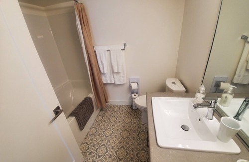 Duncan Apartment | Conveniently located guest suite in the heart of the Cowichan Valley.