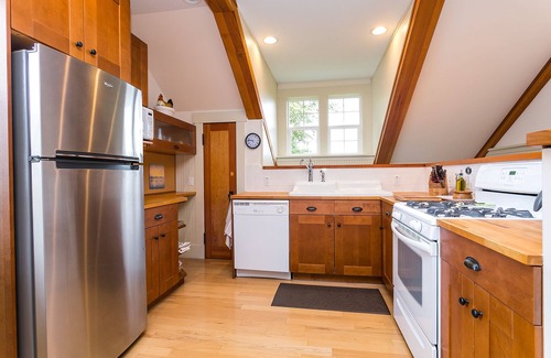 Bellingham Cottage | Conveniently Located Loft In A Country Setting