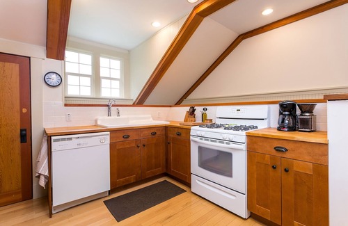 Bellingham Cottage | Conveniently Located Loft In A Country Setting