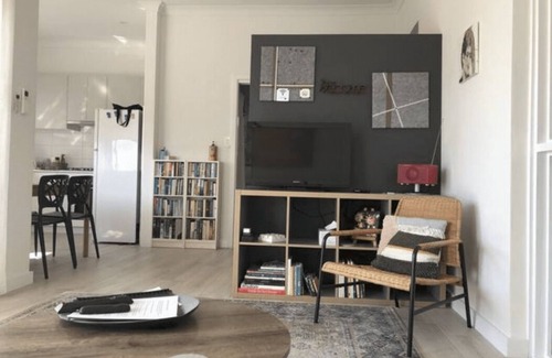 Coogee Apartment | Coogee- COOG2 Dundas Street - Coastal Garden Apartment with Ocean Views Courtyard Near Coogee Beach