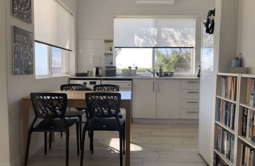 Coogee Apartment | Coogee- COOG2 Dundas Street - Coastal Garden Apartment with Ocean Views Courtyard Near Coogee Beach
