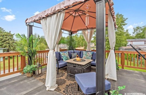 Old Seward - Oceanview Apartment | Cook Inlet Inn in Anchorage