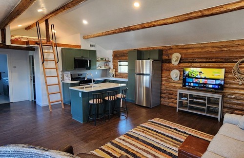 Diamondville Cabin | Cookie's Cabin is a charming little cabin in adventurous Kemmerer!