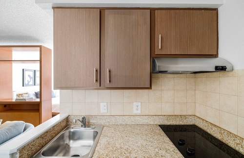 Gateway Apartment | Cool Gateway Studio w/Gym, Pool, nr Shopping, by Blueground
