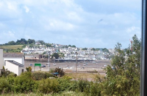 Instow Cottage | COOL STONE COTTAGE, pet friendly, country holiday cottage in Instow