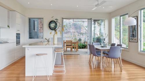 Pretty Beach Central Coast House | 'Coolcappa' by Accom Holidays